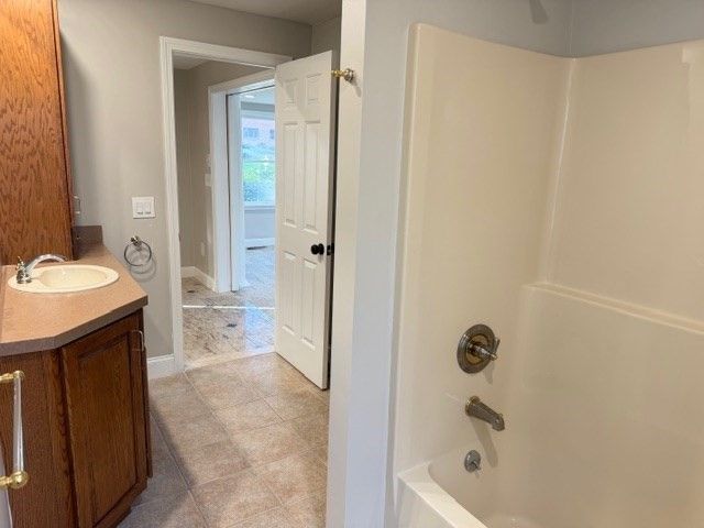 10 Crestwood Rd, North Reading, MA 01864
