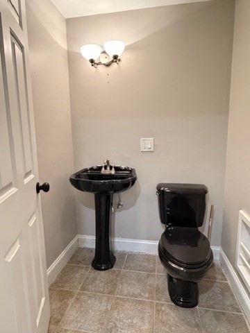 10 Crestwood Rd, North Reading, MA 01864