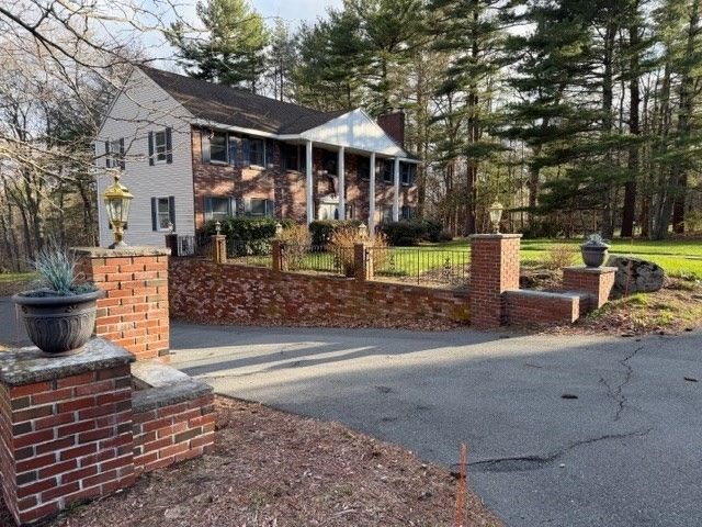 10 Crestwood Rd, North Reading, MA 01864