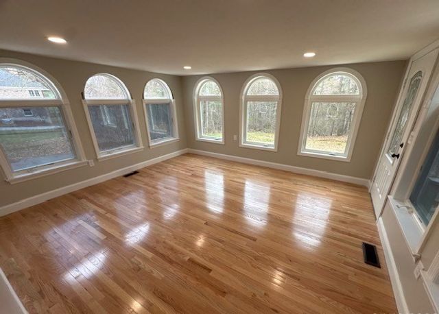 10 Crestwood Rd, North Reading, MA 01864