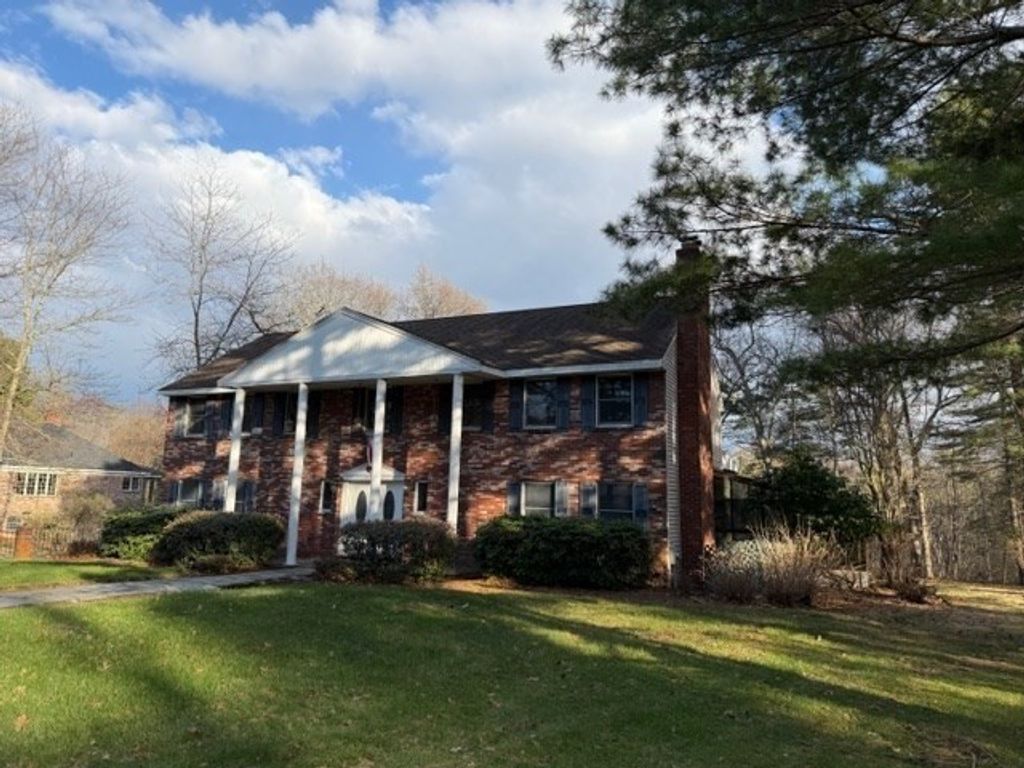 10 Crestwood Rd, North Reading, MA 01864