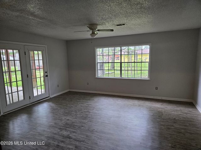 2710 E Angela Circle, Gulfport, MS 39503