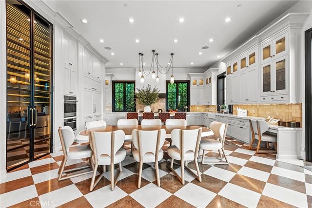 2100 Stratford Circle, Los Angeles, CA 90077