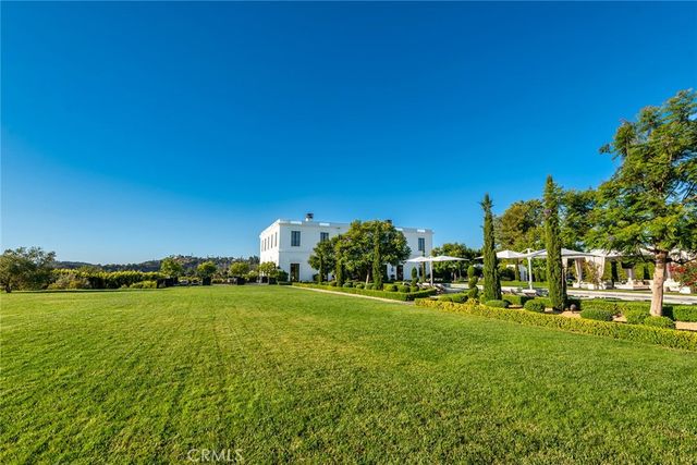 2100 Stratford Circle, Los Angeles, CA 90077