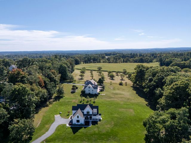 4 Ray Emma Drive, Epping, NH 03042
