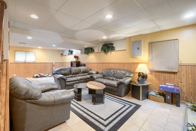 150 Winston Drive, Bolingbrook, IL 60440