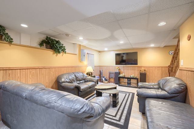 150 Winston Drive, Bolingbrook, IL 60440