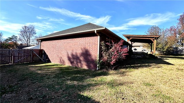 1109 Mockingbird, Siloam Springs, AR 72761