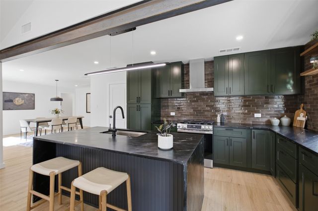 5001 Bundyhill DR, Austin, TX 78723