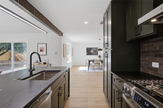 5001 Bundyhill DR, Austin, TX 78723