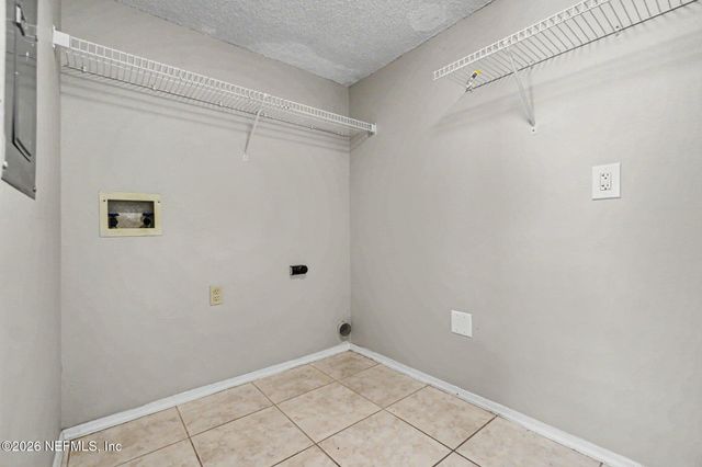 587 STAFFORDSHIRE Drive E, Jacksonville, FL 32225