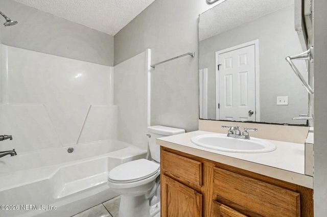 587 STAFFORDSHIRE Drive E, Jacksonville, FL 32225