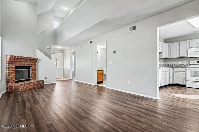 587 STAFFORDSHIRE Drive E, Jacksonville, FL 32225