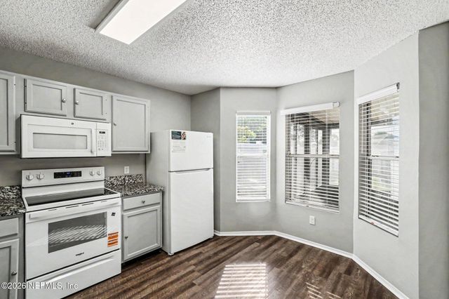 587 STAFFORDSHIRE Drive E, Jacksonville, FL 32225