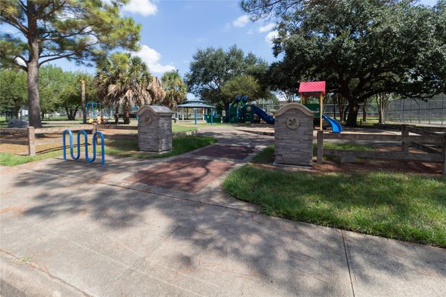 8919 Manhattan Drive, Houston, TX 77096