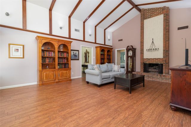 8919 Manhattan Drive, Houston, TX 77096