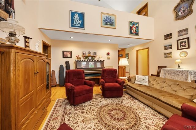 8785 Dinglehole Road, Lysander, NY 13027