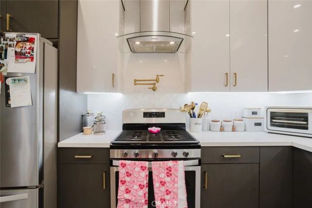10247 Floralita Avenue, Sunland, CA 91040