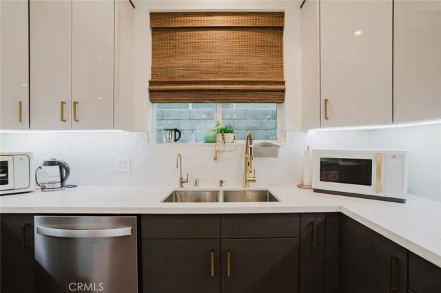 10247 Floralita Avenue, Sunland, CA 91040