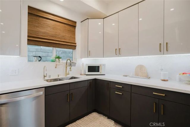 10247 Floralita Avenue, Sunland, CA 91040