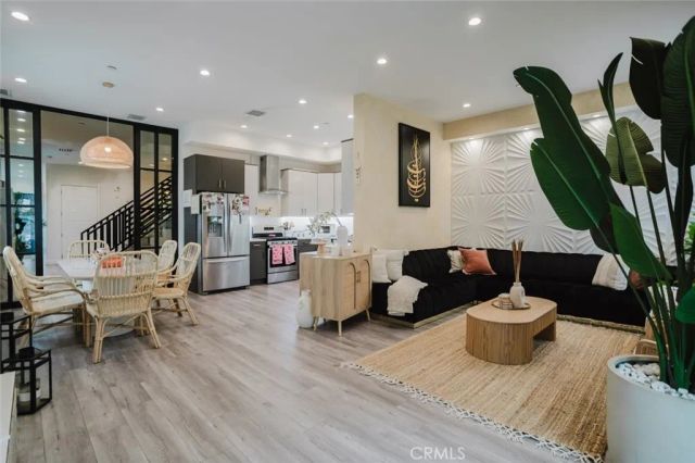 10247 Floralita Avenue, Sunland, CA 91040