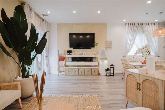 10247 Floralita Avenue, Sunland, CA 91040