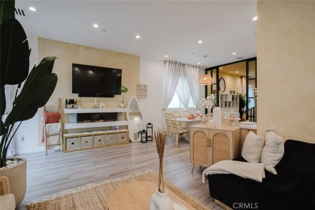10247 Floralita Avenue, Sunland, CA 91040