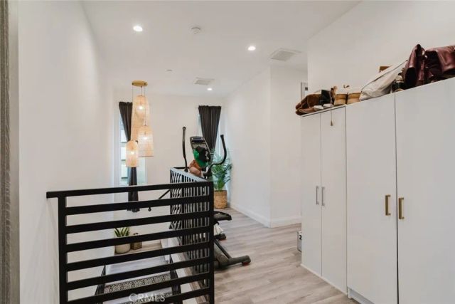 10247 Floralita Avenue, Sunland, CA 91040
