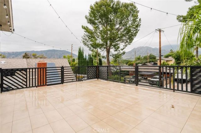 10247 Floralita Avenue, Sunland, CA 91040