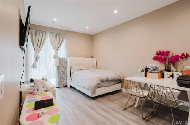 10247 Floralita Avenue, Sunland, CA 91040