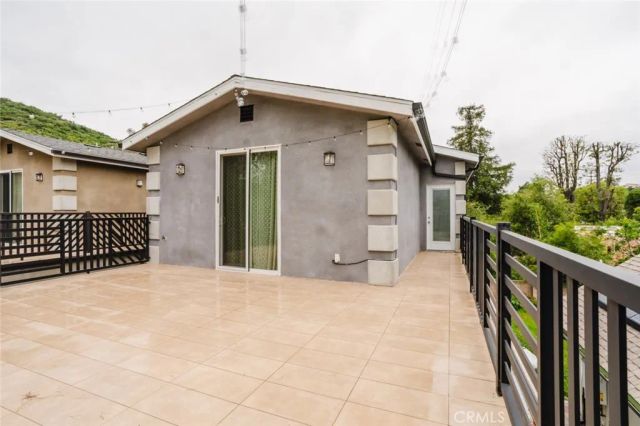 10247 Floralita Avenue, Sunland, CA 91040