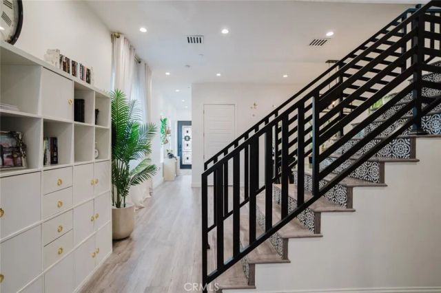 10247 Floralita Avenue, Sunland, CA 91040