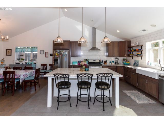 1496 S 57TH St, Springfield, OR 97478