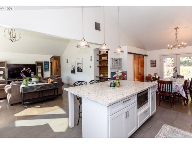 1496 S 57TH St, Springfield, OR 97478