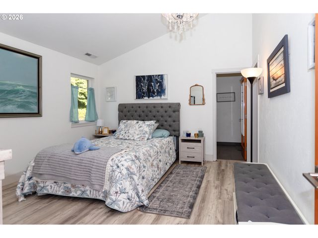 1496 S 57TH St, Springfield, OR 97478