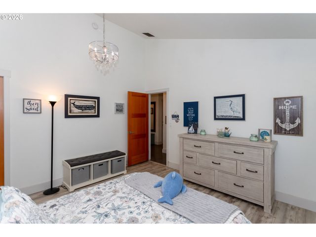 1496 S 57TH St, Springfield, OR 97478
