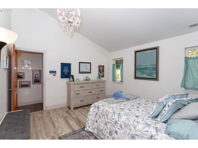 1496 S 57TH St, Springfield, OR 97478