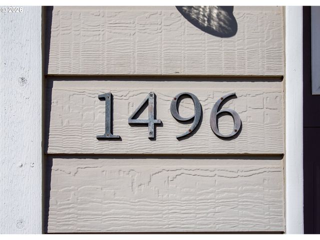 1496 S 57TH St, Springfield, OR 97478