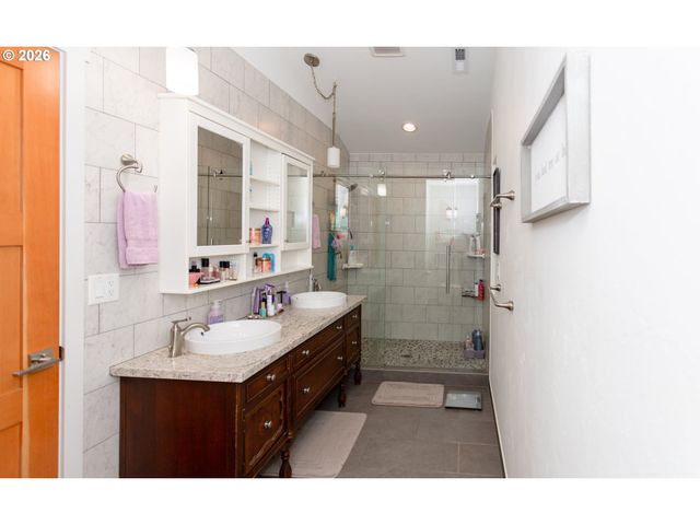 1496 S 57TH St, Springfield, OR 97478