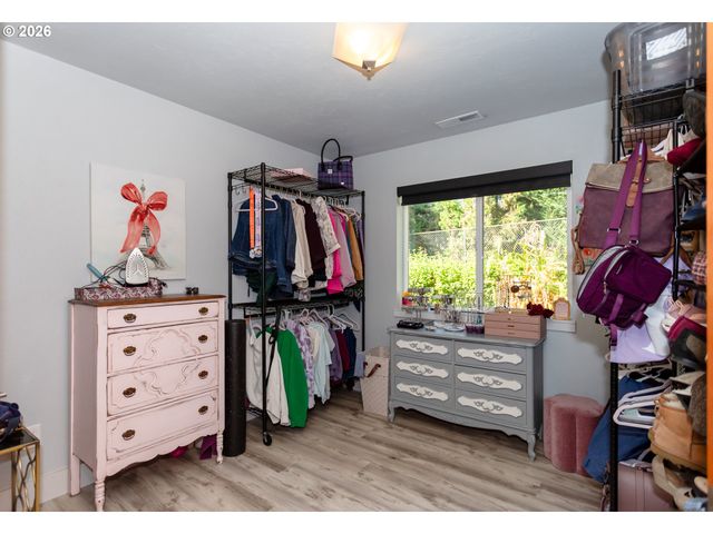 1496 S 57TH St, Springfield, OR 97478