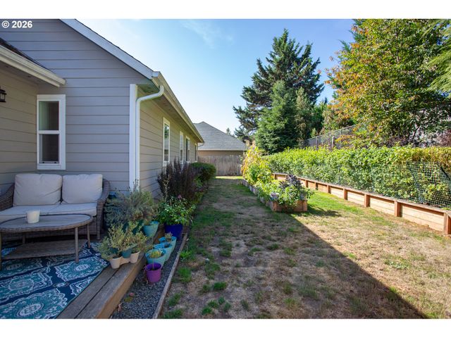 1496 S 57TH St, Springfield, OR 97478