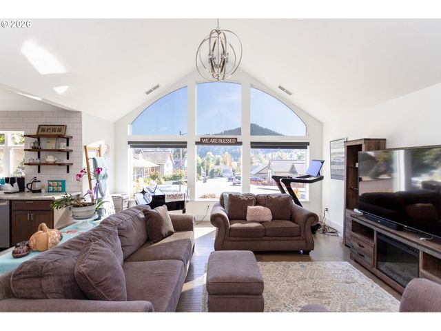 1496 S 57TH St, Springfield, OR 97478