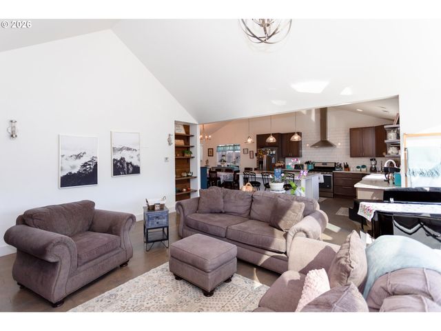 1496 S 57TH St, Springfield, OR 97478