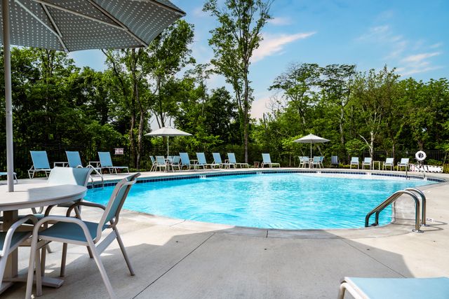 548 Foxhill Drive, 12-204 12-204, Crescent Springs, KY 41017