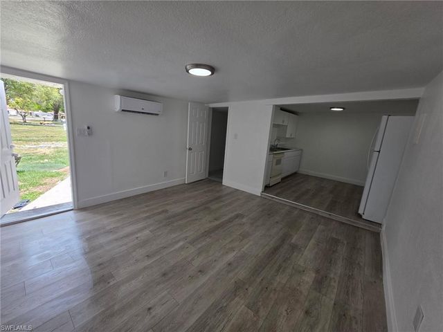 420 Fairfax DR 5, Fort Myers, FL 33905