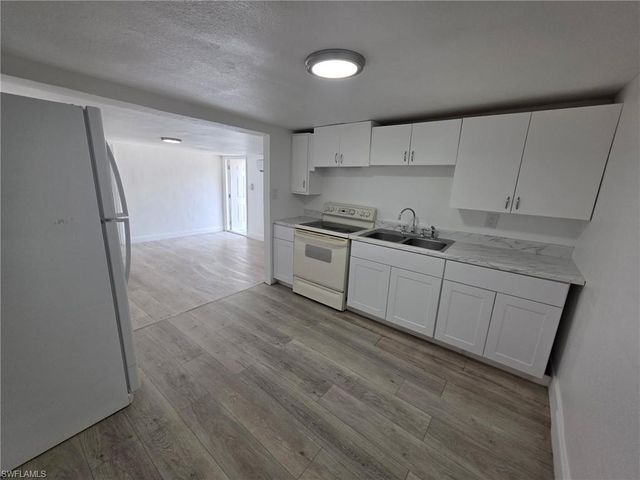 420 Fairfax DR 5, Fort Myers, FL 33905