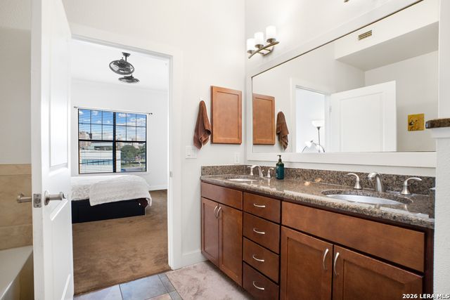 7342 Oak Manor Dr Apt 1302, San Antonio, TX 78229