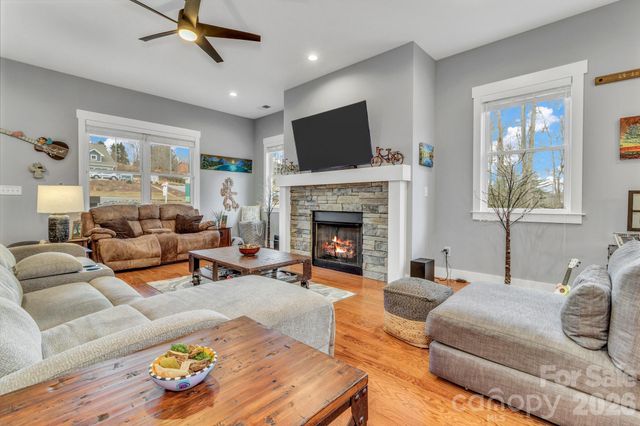 14 Cider Hill Lane, Hendersonville, NC 28792