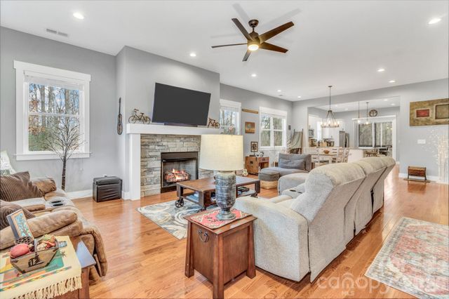 14 Cider Hill Lane, Hendersonville, NC 28792