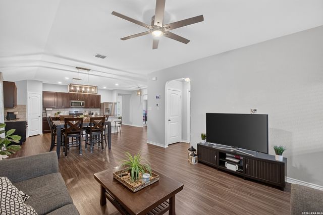 906 Red Crossbill, San Antonio, TX 78253